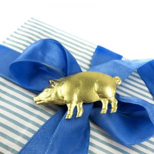 Dresdner Pappe Geschenkverpackung mit goldenem geprägtem Glücksschwein